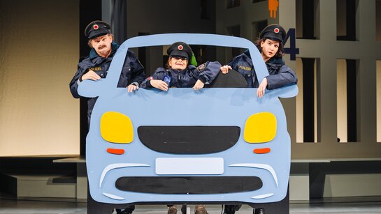 Hans Danner (Polizist), Elena-Maria Knapp (Polizistin), Laetitia Toursarkissian (Polizistin)
