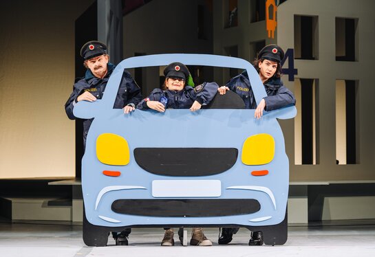 Hans Danner (Polizist), Elena-Maria Knapp (Polizistin), Laetitia Toursarkissian (Polizistin)