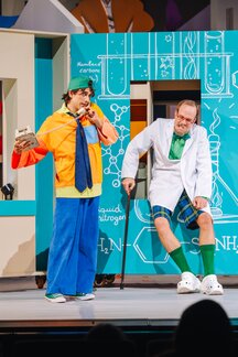 Frederick Redavid (Franz), Raphael Kübler (Apotheker)