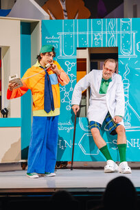 Frederick Redavid (Franz), Raphael Kübler (Apotheker) | © Amir Kaufmann Frederick Redavid (Franz), Raphael Kübler (Apotheker) | © Amir Kaufmann