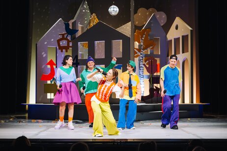 Laetitia Toursarkissian (Gabi), Hans Danner (Eberhard), Elena-Maria Knapp (Elfi), Frederick Redavid (Franz), Raphael Kübler (Josef)