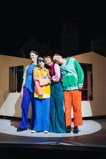 Raphael Kübler (Josef), Frederick Redavid (Franz), Elena-Maria Knapp (Mama Fröstl), Hans Danner (Papa Franz)