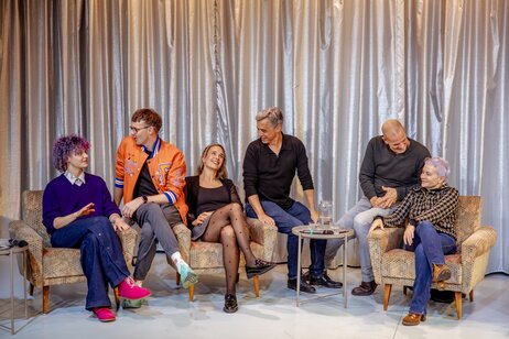 Floh (Queeres Chaos Kollektiv), Philipp Moschitz (Frank’n’Furter in «The Rocky Horror Show»), Rebecca Sandbichler (Moderatorin), Stefan Späti (Co-Direktor Tanz), Marcel Leemann (Co-Direktor Tanz), Dr. Ulrike Paul (Psychologin & Sexualpädagogin) | © Victor Klein