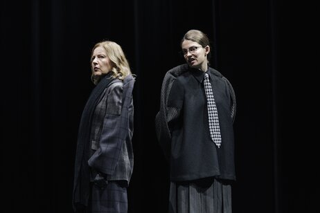 Ulrike Lasta (Olga) & Julia Posch (Anna)