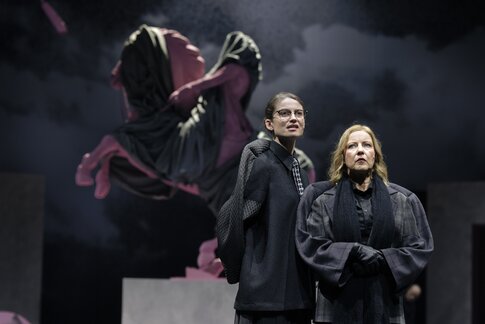 Julia Posch (Anna) & Ulrike Lasta (Olga)