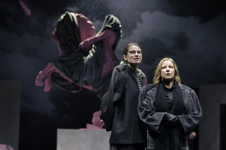 Julia Posch (Anna) & Ulrike Lasta (Olga)