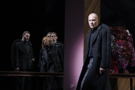 Philipp Rudig (Prof. Liebig), Tommy Fischnaller-Wachtler (Herr Landauer), Julia Posch (Anna), Ulrike Lasta (Olga) & Christoph Kail (Prof. Robert Schuster) | © Marcella Ruiz Cruz