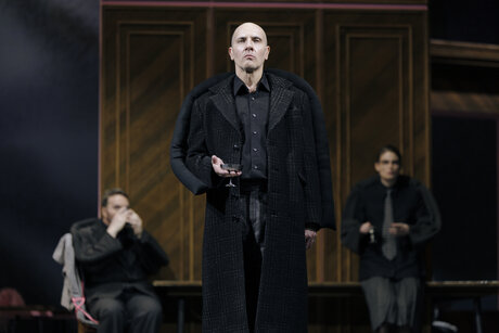 Philipp Rudig (Prof. Liebig), Christoph Kail (Prof. Robert Schuster) & Julia Posch (Anna) | © Marcella Ruiz Cruz