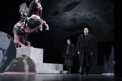 Julia Posch (Anna) & Christoph Kail (Prof. Robert Schuster) | © Marcella Ruiz Cruz