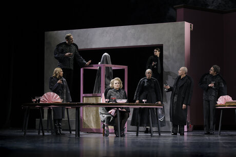 Ulrike Lasta (Olga), Patrick Ljuboja (Lukas), Sara Nunius (Hedwig, genannt Frau Prof. Schuster), Marie-Therese Futterknecht (Frau Zittel), Julia Posch (Anna), Christoph Kail (Prof. Robert Schuster), Tommy Fischnaller-Wachtler (Herr Landauer) | © Marcella Ruiz Cruz