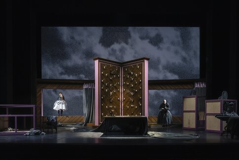 Sara Nunius (Herta) & Marie-Therese Futterknecht (Frau Zittel)