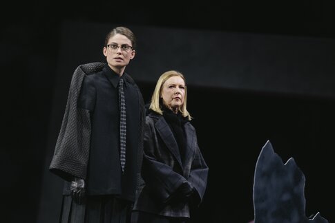 Julia Posch (Anna) & Ulrike Lasta (Olga)