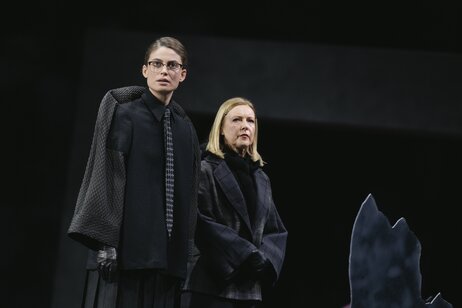 Julia Posch (Anna) & Ulrike Lasta (Olga)