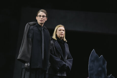 Julia Posch (Anna) & Ulrike Lasta (Olga) | © Marcella Ruiz Cruz