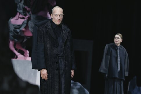 Christoph Kail (Prof. Robert Schuster) & Julia Posch (Anna)