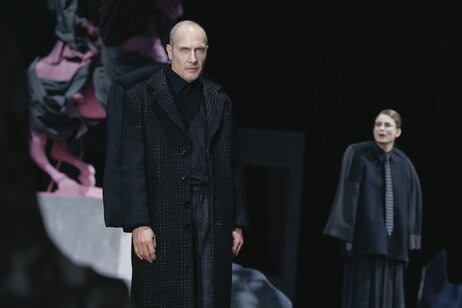 Christoph Kail (Prof. Robert Schuster) & Julia Posch (Anna)