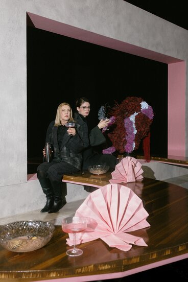 Ulrike Lasta (Olga) & Julia Posch (Anna)