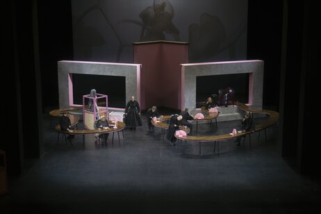 Patrick Ljuboja (Lukas), Sara Nunius (Hedwig, genannt Frau Prof. Schuster), Marie-Therese Futterknecht (Frau Zittel), Tommy Fischnaller-Wachtler (Herr Landauer), Christoph Kail (Prof. Robert Schuster), Philipp Rudig (Prof. Liebig), Ulrike Lasta (Olga), & Julia Posch (Anna)