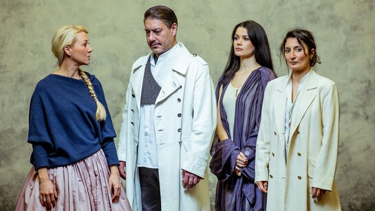 Ausdrucksstarkes Ensemble: Susanne Langbein als Elektra, Dovlet Nurgeldiyev als Idomeneo, Anastasia Lerman als Ilia und Camilla Lehmeier als Idamante.
