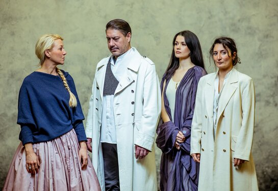 Ausdrucksstarkes Ensemble: Susanne Langbein als Elektra, Dovlet Nurgeldiyev als Idomeneo, Anastasia Lerman als Ilia und Camilla Lehmeier als Idamante.