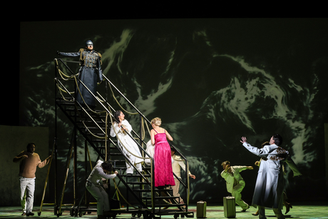 Oliver Sailer (Die Stimme/Neptun), Camilla Lehmeier (Idamante), Susanne Langbein (Elettra), Dovlet Nurgeldiyev (Idomeneo) & Chor | © Barbara Palffy
