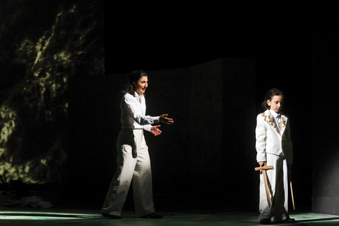 Camilla Lehmeier (Idamante) & Milo Jaindl (Idamante als Kind)