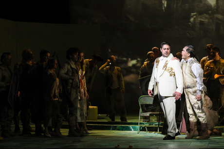 Dovlet Nurgeldiyev (Idomeneo), Jason Lee (Arbace) & Chor | © Barbara Palffy