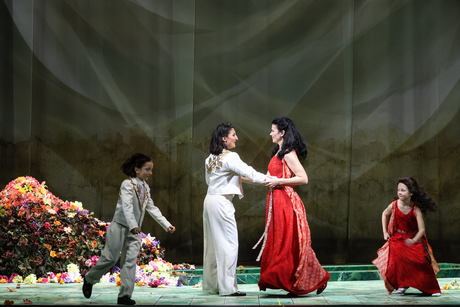 Milo Jaindl (Idamante als Kind), Camilla Lehmeier (Idamante), Anastasia Lerman (Ilia) & Pia Seebacher (Ilia als Kind)  | © Barbara Palffy