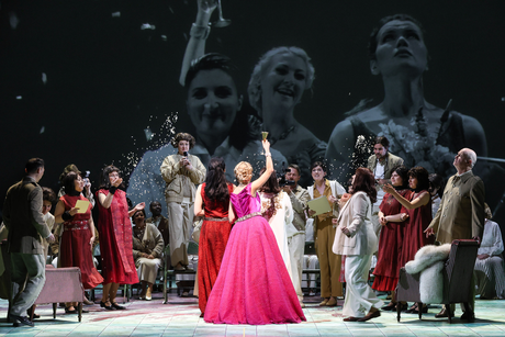 Anastasia Lerman (Ilia), Susanne Langbein (Elettra), Camilla Lehmeier (Idamante) & Chor | © Barbara Palffy