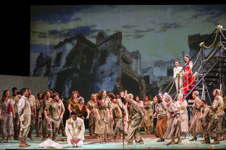 Jason Lee (Arbace), Dovlet Nurgeldiyev (Idomeneo), Camilla Lehmeier (Idamante), Anastasia Lerman (Ilia) & Chor | © Barbara Palffy