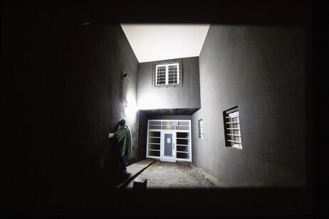 Is Anybody Home? | © David Baltzer