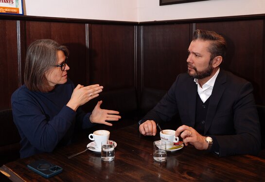 Regisseurin Jasmina Hadžiahmetović und Dirigent Enrico Calesso im Gespräch