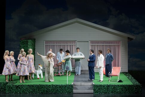 Cristiana Oliveira (Cio-Cio-San), Bernarda Klinar (Suzuki), Jacob Phillips (Sharpless), Adam Sánchez (B. F. Pinkerton), Jakob Nistler (Goro) & Chor