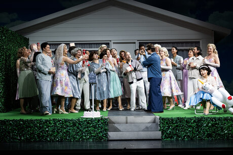 Bernarda Klinar (Suzuki), Elissophie Davli (La madre), Ana Akhmeteli (La zia), Jakob Nistler (Goro), Qiong Wu (La cugina) & Chor | © Cordula Treml