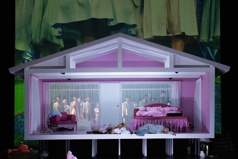 Cristiana Oliveira (Cio-Cio-San), Greta Maria Lindmayr (Kind), Bernarda Klinar (Suzuki) & Chor