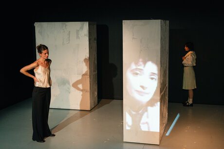 Julia Posch (Lila), Daniela Bjelobradić (Lenù) | © Amir Kaufmann