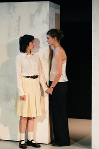 Daniela Bjelobradić (Lenù), Julia Posch (Lila) | © Amir Kaufmann