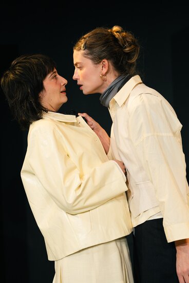 Daniela Bjelobradić (Lenù), Julia Posch (Lila) | © Amir Kaufmann