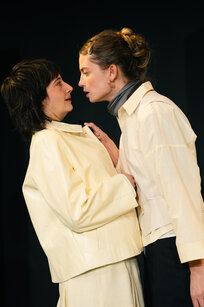 Daniela Bjelobradić (Lenù), Julia Posch (Lila) | © Amir Kaufmann