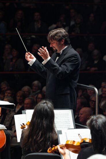 Neujahrskonzert 2026: Musikalische Leitung Ainārs Rubiķis_02 | © WE FEEL