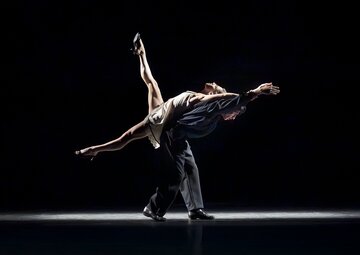 Stück: Secret Garden / Choreografie: Olivia Swintek Foto: Elizabeth Shupe, Giorgos Mitas