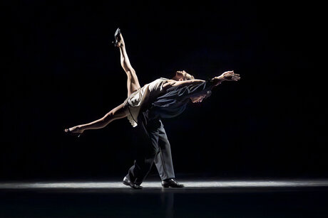 Stück: Secret Garden / Choreografie: Olivia Swintek Foto: Elizabeth Shupe, Giorgos Mitas | © Werner Kmetitsch