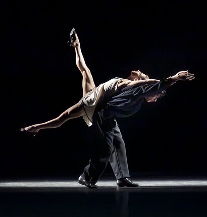 Stück: Secret Garden / Choreografie: Olivia Swintek Foto: Elizabeth Shupe, Giorgos Mitas