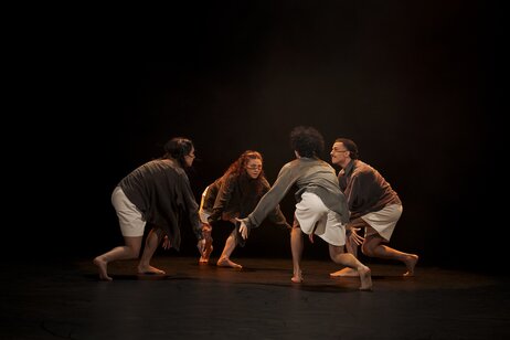 Stück: Waldeinsamkeit / Choreografie: MingXuan-Vincent Gao Foto: Catarina Abreu, Antonietta Bajraktari, Spyros Zikos, Franklin Jones da Silva Santos | © Werner Kmetitsch