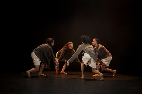 Stück: Waldeinsamkeit / Choreografie: MingXuan-Vincent Gao Foto: Catarina Abreu, Antonietta Bajraktari, Spyros Zikos, Franklin Jones da Silva Santos | © Werner Kmetitsch
