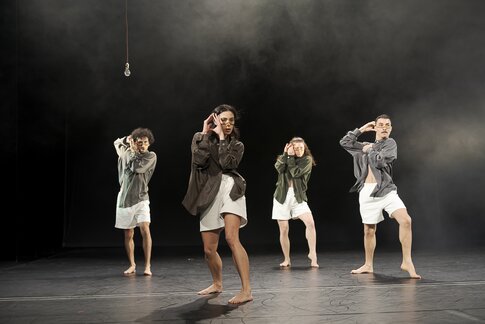 Stück: Waldeinsamkeit / Choreografie: MingXuan-Vincent Gao Foto: Spyros Zikos, Catarina Abreu, Antonietta Bajraktari, Franklin Jones da Silva Santos