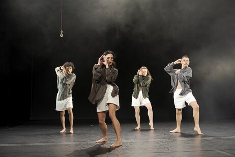 Stück: Waldeinsamkeit / Choreografie: MingXuan-Vincent Gao Foto: Spyros Zikos, Catarina Abreu, Antonietta Bajraktari, Franklin Jones da Silva Santos