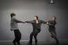 Stück: Fight Dog / Choreografie: Elizabeth Shupe Foto: Giorgos Mitas, Franklin Jones da Silva Santos, Antonio Tafuni