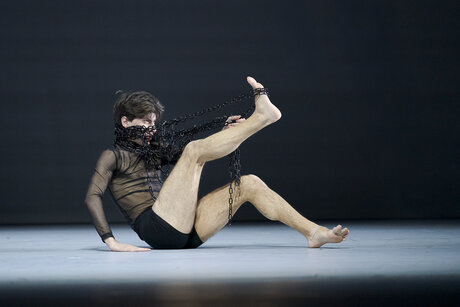 Stück: Stomach of the Wound / Choreografie: Melissa Totaro Foto: Giorgos Mitas | © Werner Kmetitsch