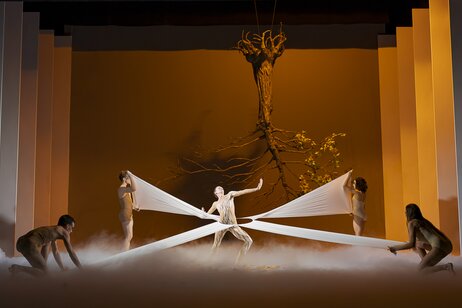 Stück: Bardo 49 / Choreografie: Mingfu Guo Foto: Iliano Tomasetto, Eskil Dorrepaal, Olivia Swintek, Catarina Abreu, Giorgia Doria | © Werner Kmetitsch